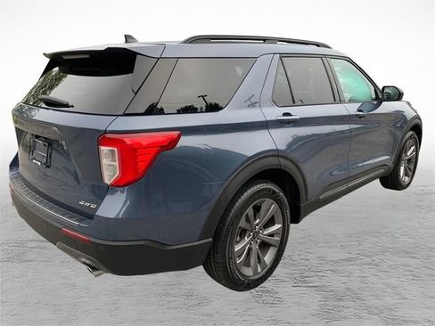 Used 2021 Ford Explorer XLT w/ Equipment Group 202A AWD/4WD image 3