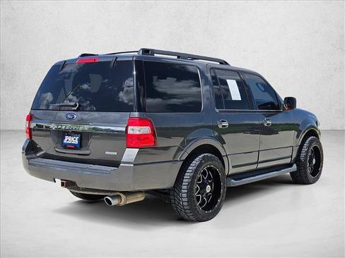 Used 2017 Ford Expedition XLT w/ Equipment Group 202A RWD image 5