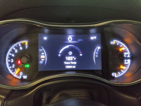 Used 2017 Jeep Grand Cherokee Altitude image 23