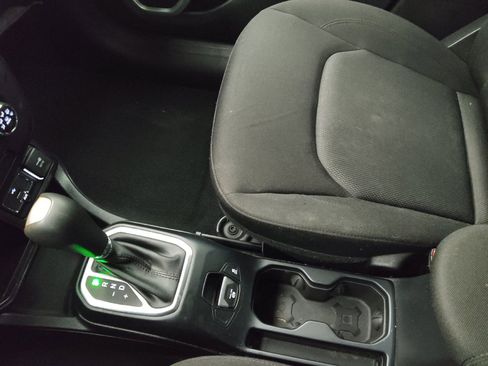 Used 2020 Jeep Renegade Sport w/ Sport Appearance Group FWD image 26