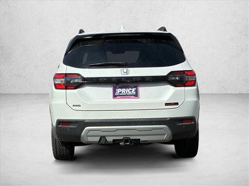 Used 2024 Honda Pilot TrailSport image 6