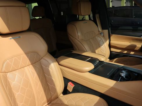 Used 2023 Jeep Grand Wagoneer Series III w/ Rear Seat Video Group 1 AWD/4WD image 29