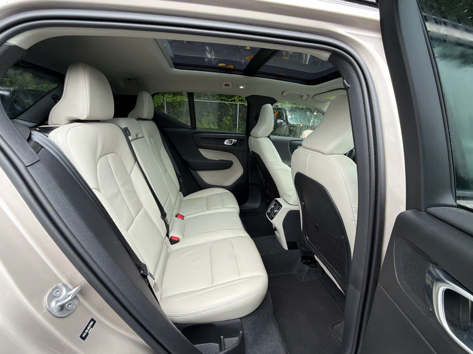 Used 2024 Volvo XC40 B5 Plus w/ Climate Package AWD/4WD image 21