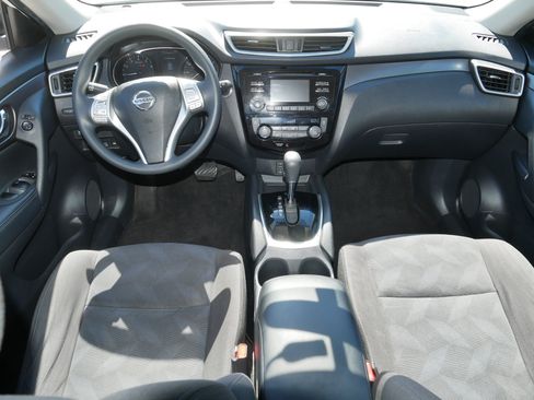 Used 2016 Nissan Rogue SV AWD/4WD image 10