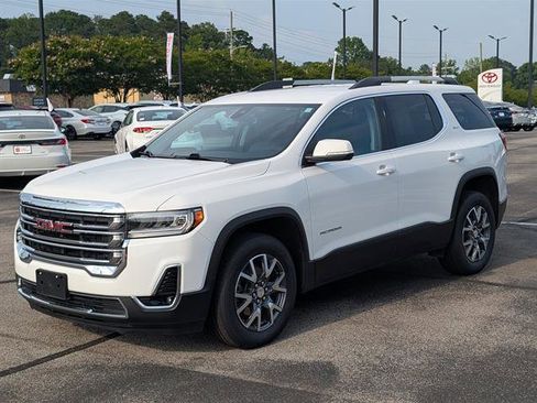 Used 2023 GMC Acadia SLT image 2