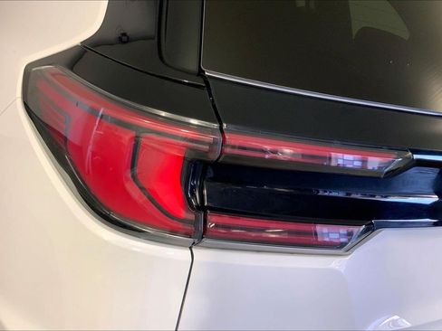 Used 2025 GMC Acadia Elevation FWD image 28