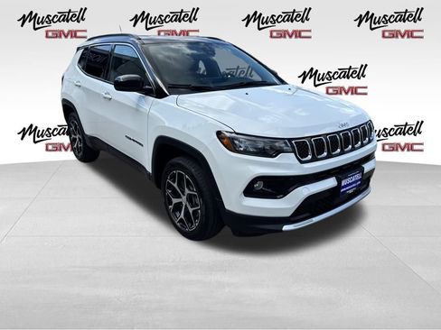 Used 2024 Jeep Compass Limited image 3