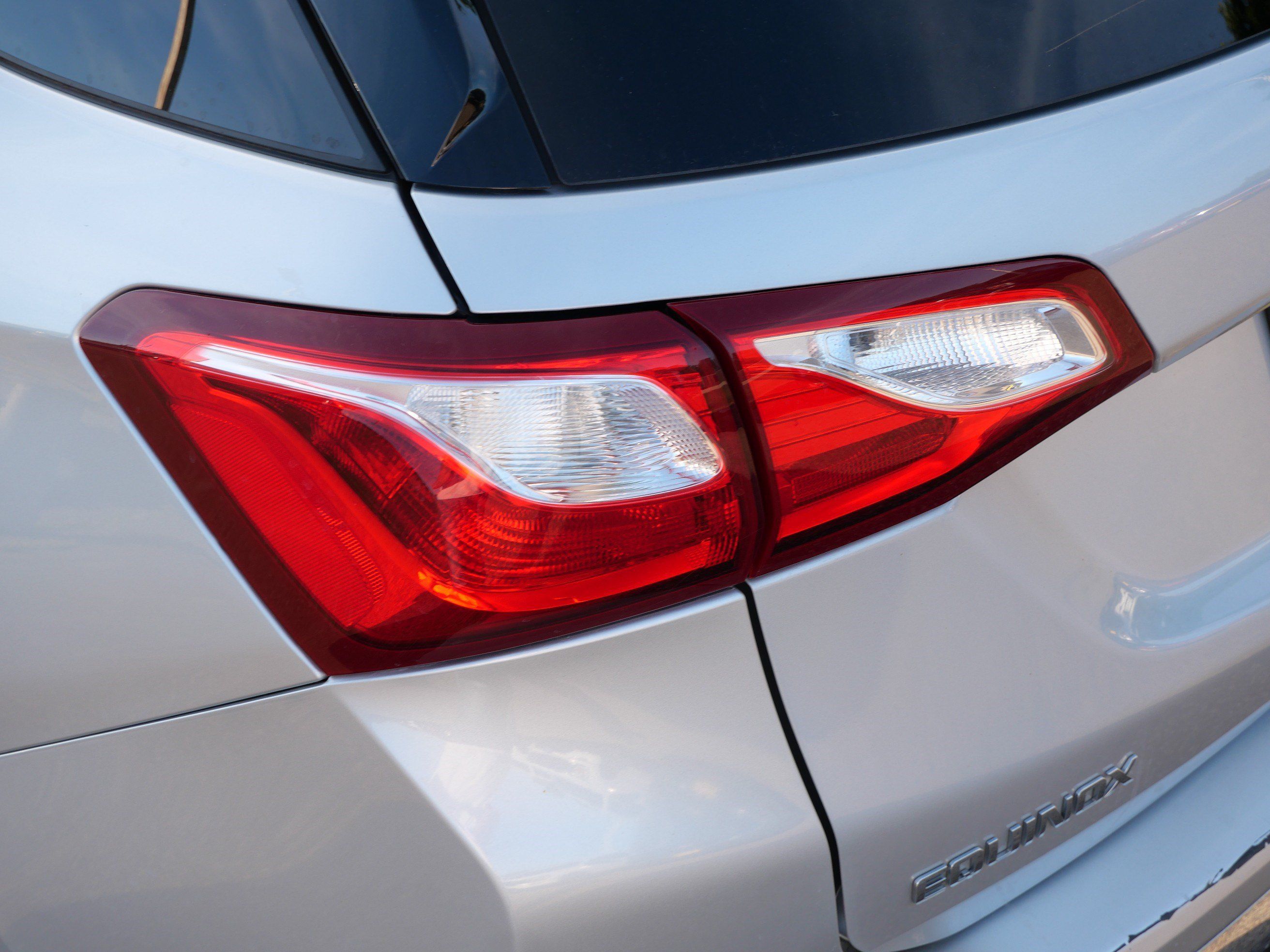 Used 2018 Chevrolet Equinox LT AWD/4WD image 17