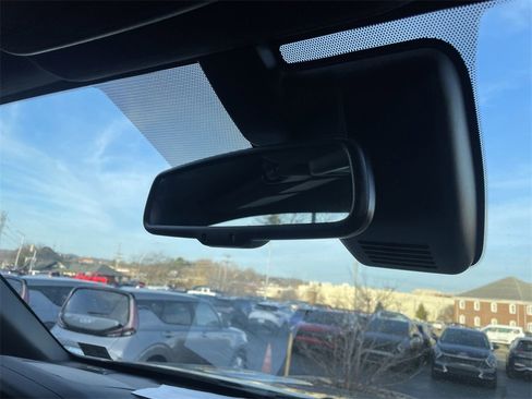 Used 2024 Nissan Titan SV w/ SV Bronze Edition Package image 28