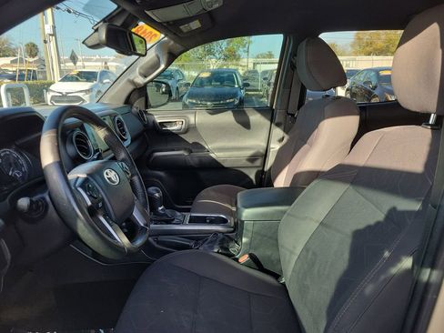 Used 2018 Toyota Tacoma TRD Sport image 16