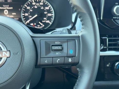 Used 2025 Nissan Pathfinder SV image 13