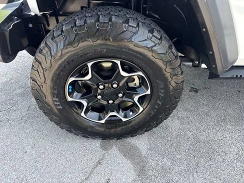 Used 2022 Jeep Wrangler Unlimited Rubicon 4xe w/ Cold Weather Group AWD/4WD image 17