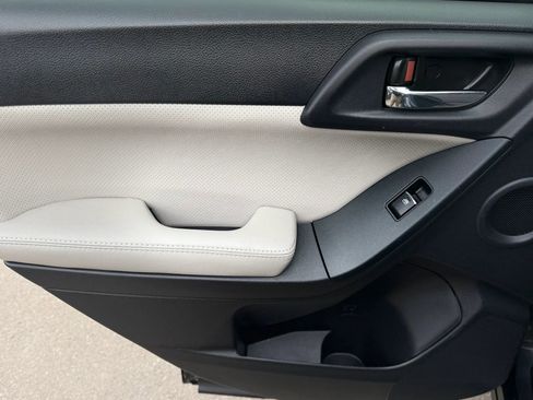 Used 2017 Subaru Forester 2.5i Limited AWD/4WD image 17