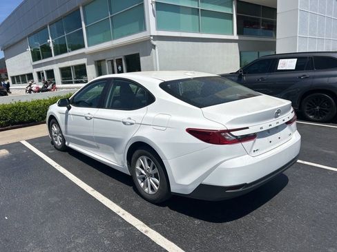 Used 2025 Toyota Camry LE image 7