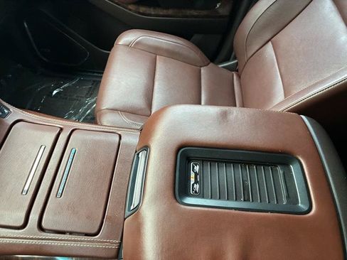 Used 2017 Chevrolet Suburban Premier AWD/4WD image 37
