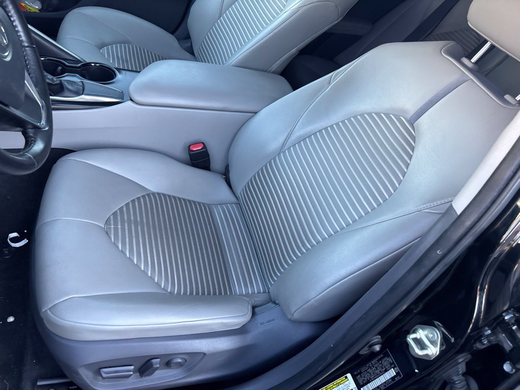 Used 2019 Toyota Camry SE w/ Convenience Package FWD image 13