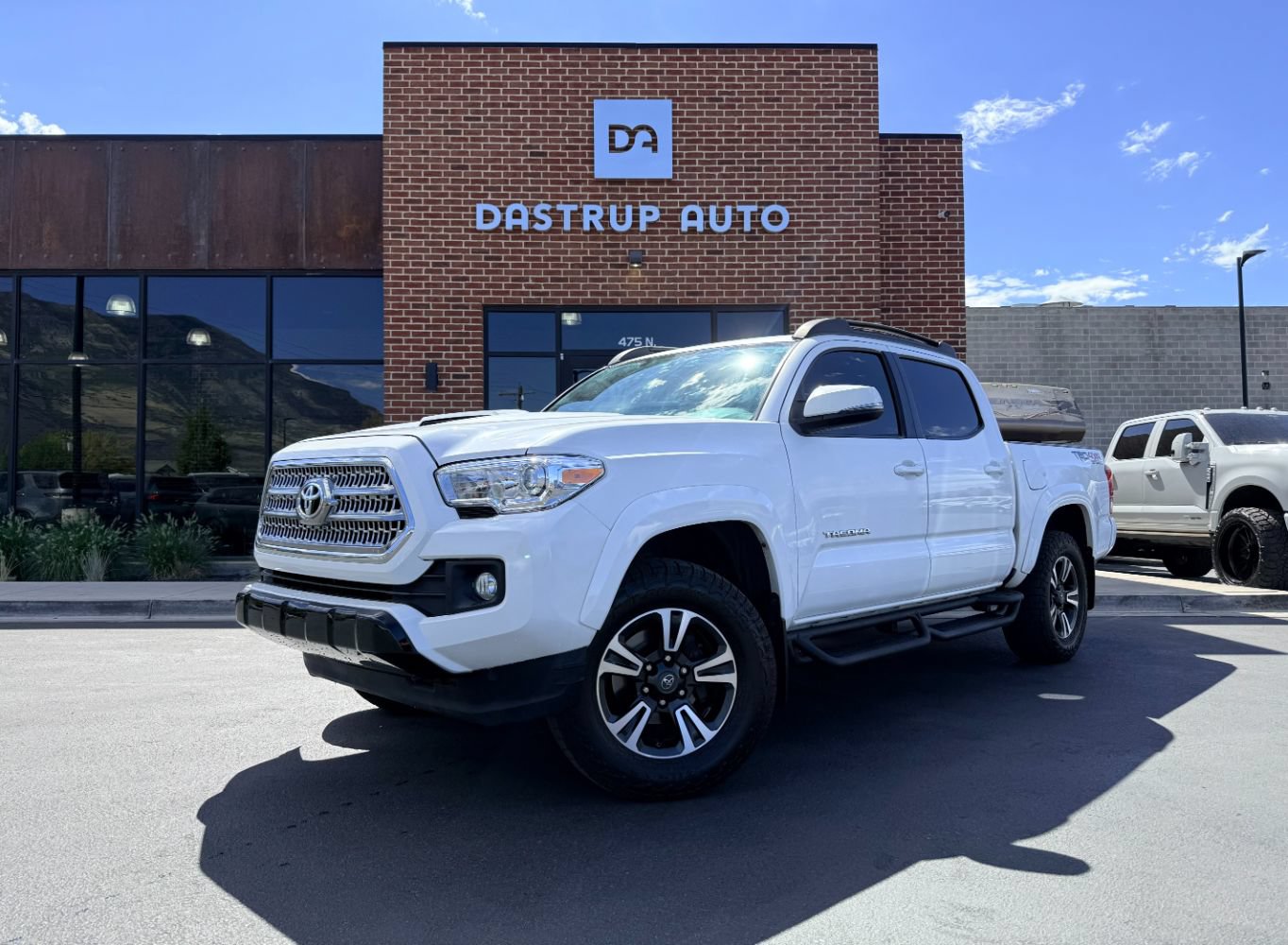 Used 2016 Toyota Tacoma TRD Sport w/ Towing Package AWD/4WD image 1