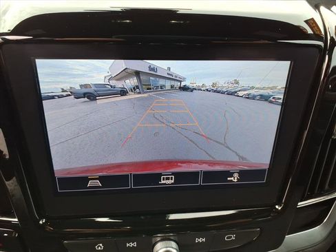 Used 2022 Chevrolet Traverse LT image 19