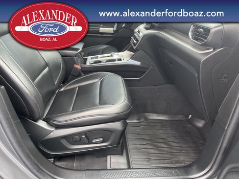 Used 2023 Ford Explorer XLT w/ Equipment Group 202A image 13