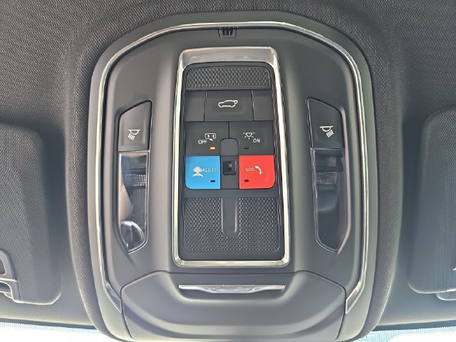 Used 2025 Jeep Grand Cherokee Limited AWD/4WD image 32