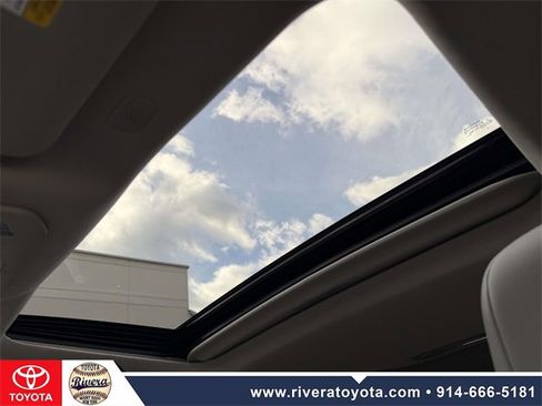 Used 2022 Toyota Highlander XLE image 28