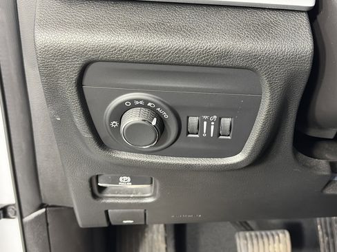 Used 2025 Jeep Grand Cherokee L Altitude image 30