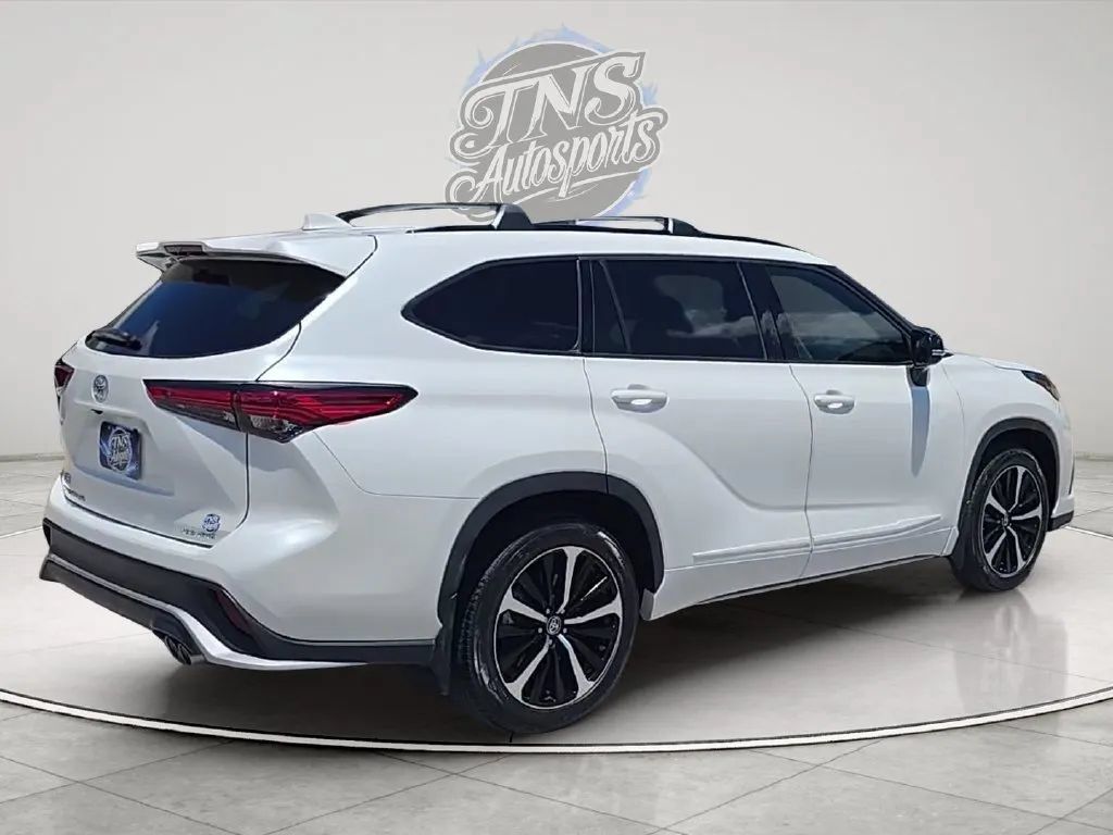 Used 2021 Toyota Highlander XSE AWD/4WD image 5