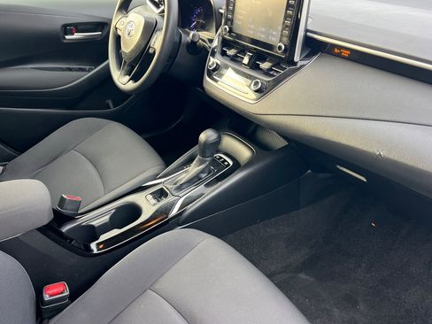 Used 2020 Toyota Corolla LE image 16