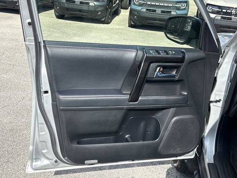 Used 2021 Toyota 4Runner Venture w/ Moonroof Package AWD/4WD image 14