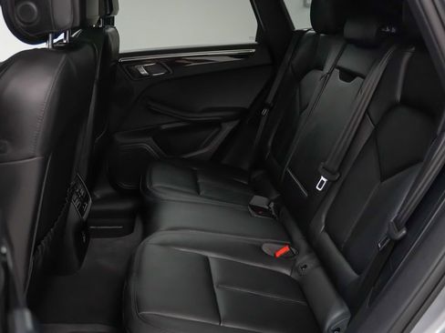 Used 2025 Porsche Macan image 18