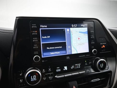 Used 2022 Toyota Highlander Limited FWD image 15