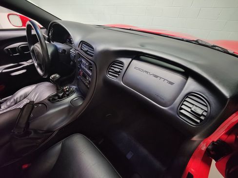 Used 2004 Chevrolet Corvette Z06 w/ Memory Package RWD image 14