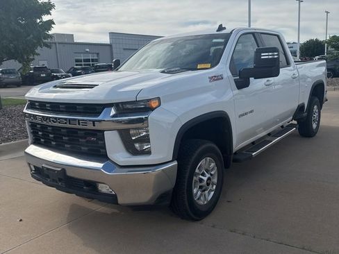Used 2022 Chevrolet Silverado 2500 LT w/ Convenience Package AWD/4WD image 2