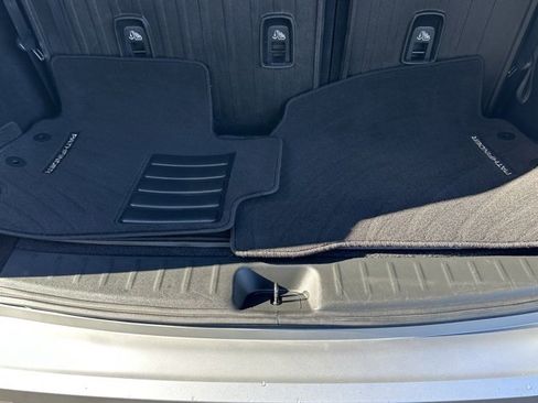 Certified 2023 Nissan Pathfinder SL w/ Lighting Package (N92) image 17