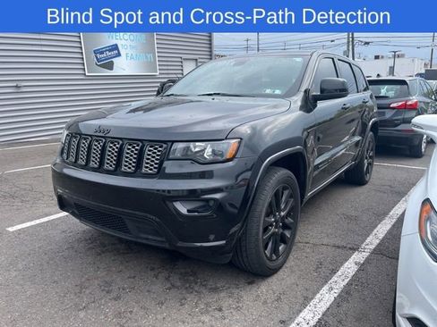 Used 2019 Jeep Grand Cherokee Altitude image 2