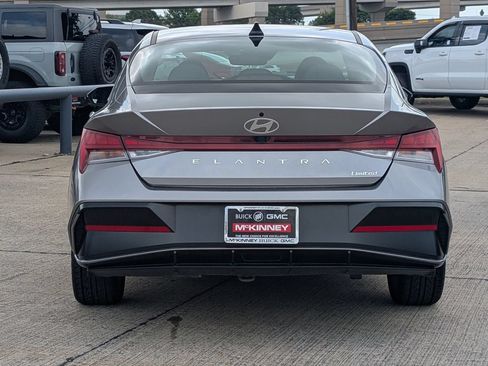 Used 2025 Hyundai Elantra Limited FWD image 5
