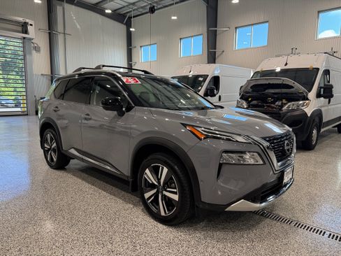 Used 2023 Nissan Rogue Platinum AWD/4WD image 3