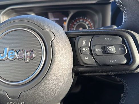 New 2026 Jeep Gladiator Rubicon w/ Safety Group AWD/4WD image 18