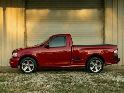 Used 2004 Ford F150 Lightning RWD image 3