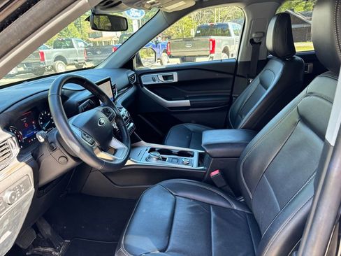 Used 2022 Ford Explorer Limited w/ Equipment Group 301A AWD/4WD image 6