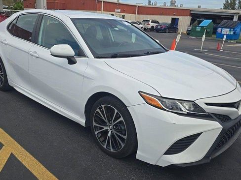 Used 2019 Toyota Camry SE FWD image 2