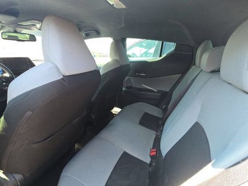 Used 2019 Toyota C-HR XLE FWD image 6