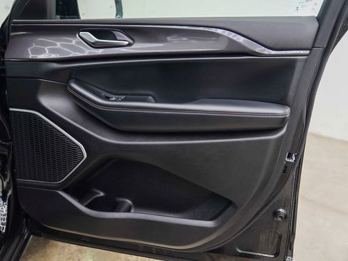 Used 2022 Jeep Grand Cherokee L Laredo image 10