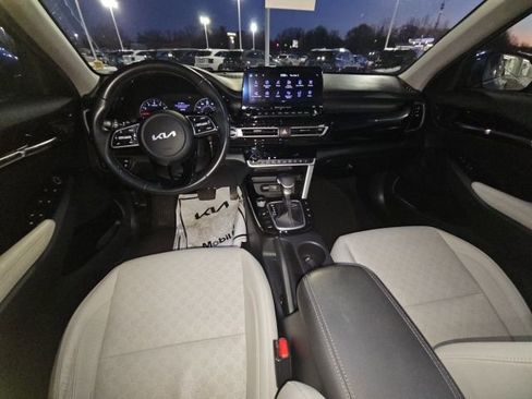 Used 2022 Kia Seltos EX image 37