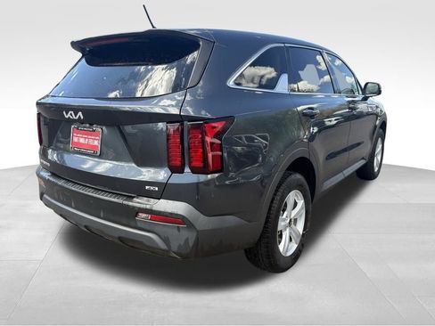 Used 2023 Kia Sorento LX AWD/4WD image 4