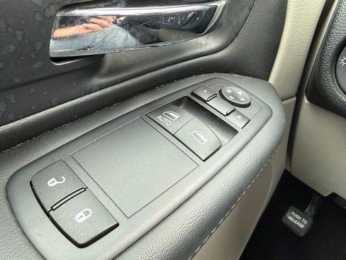 Used 2016 Dodge Grand Caravan SE w/ Quick Order Package 29E SE FWD image 21