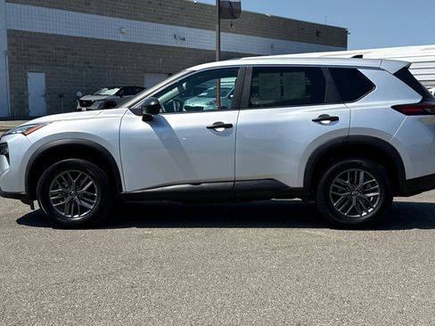 Used 2024 Nissan Rogue S FWD image 9