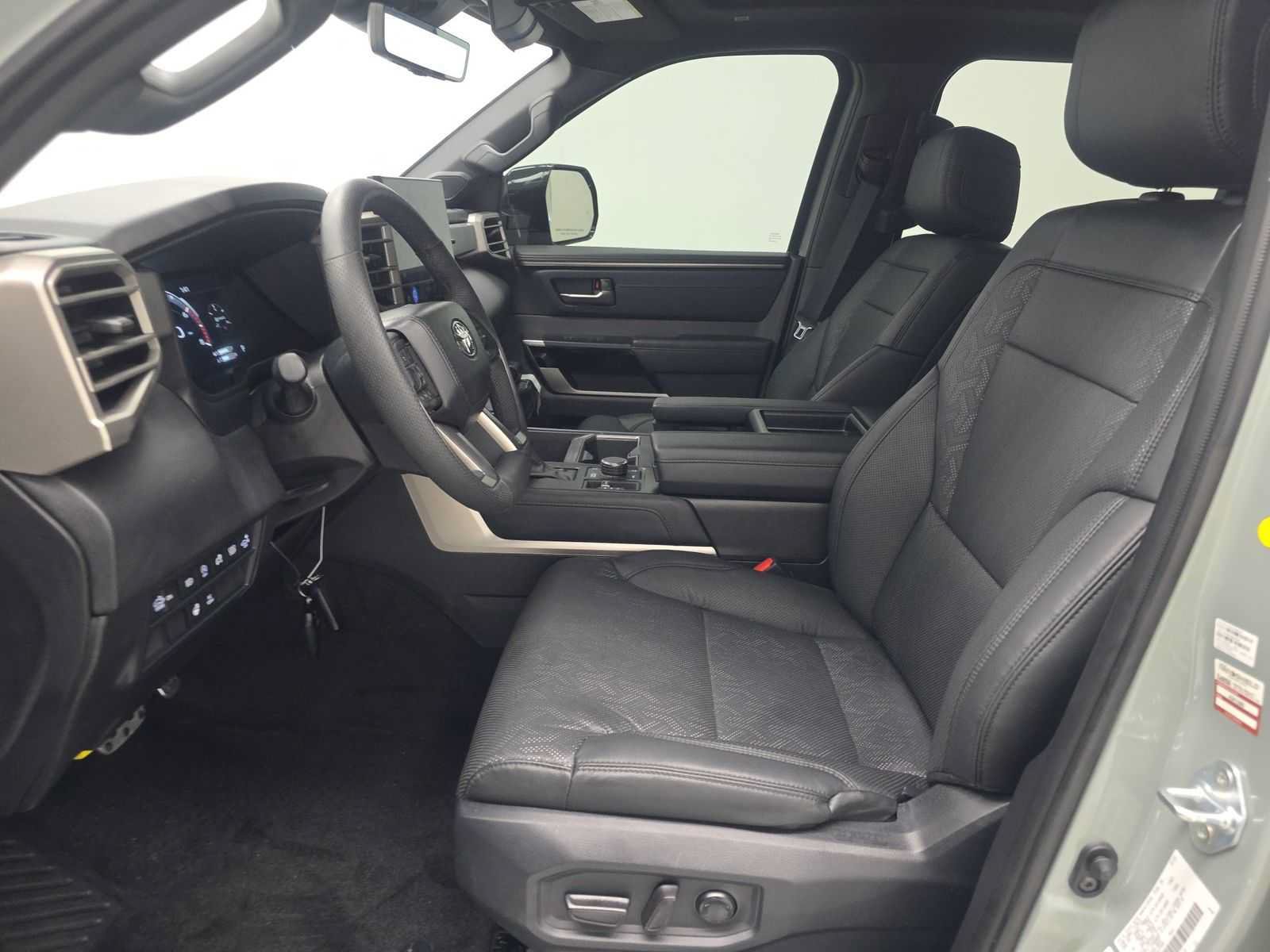 Used 2025 Toyota Tundra Limited AWD/4WD image 8