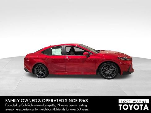 Used 2025 Toyota Camry SE image 5