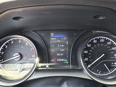 Certified 2022 Toyota Camry SE image 9